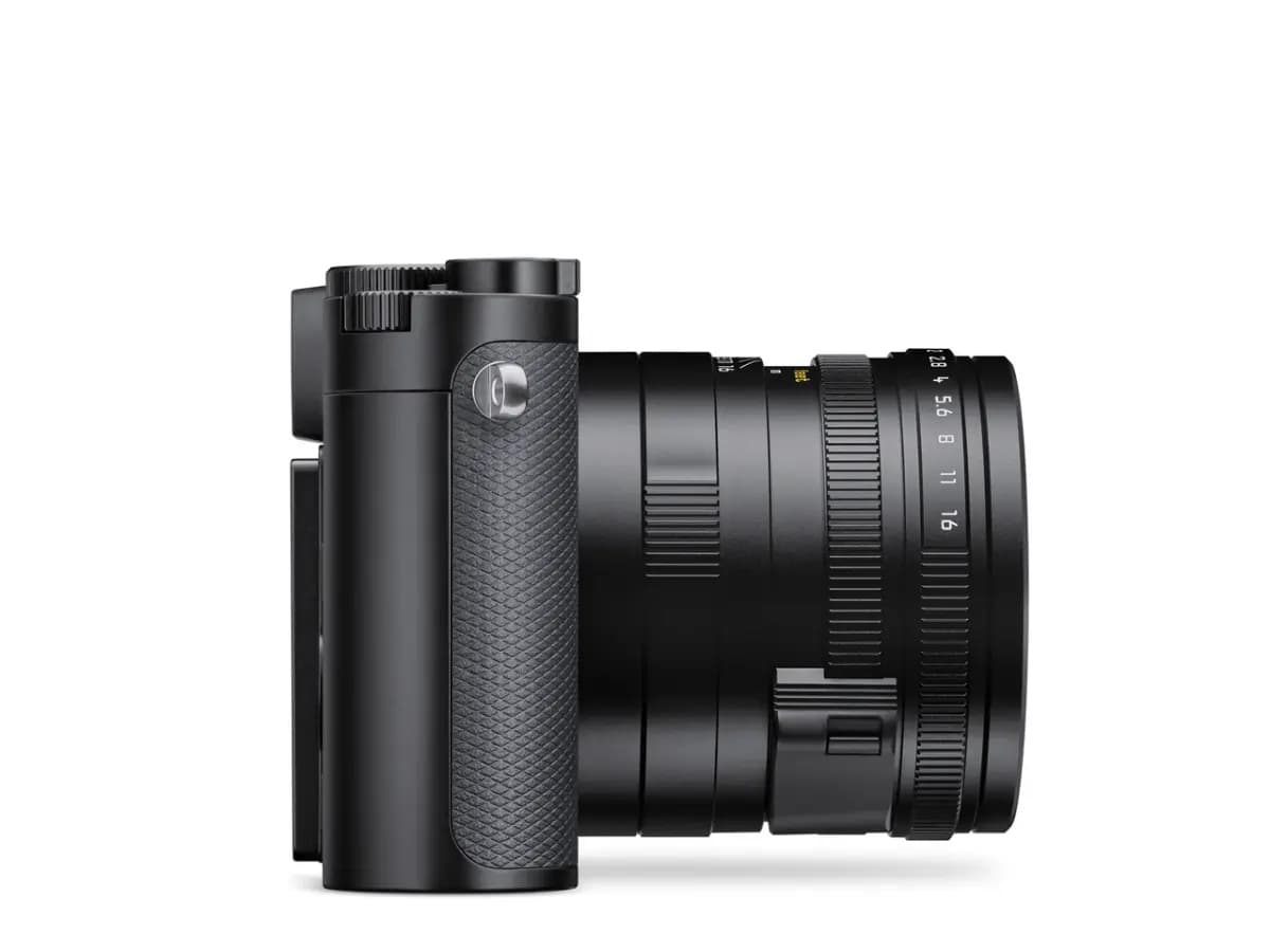 Leica Q3 43 [Full-frame BSI-CMOS-Sensor with Triple Resolution Technology (60MP / 36MP / 18MP), APO-Summicron 43 f/2 ASPH. fixed lens with integrated macro mode, Digital zoom from 