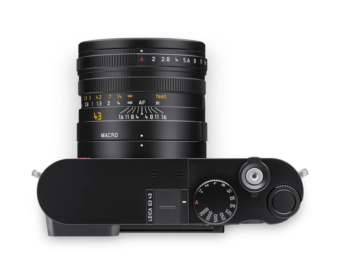 Leica Q3 43 [Full-frame BSI-CMOS-Sensor with Triple Resolution Technology (60MP / 36MP / 18MP), APO-Summicron 43 f/2 ASPH. fixed lens with integrated macro mode, Digital zoom from 
