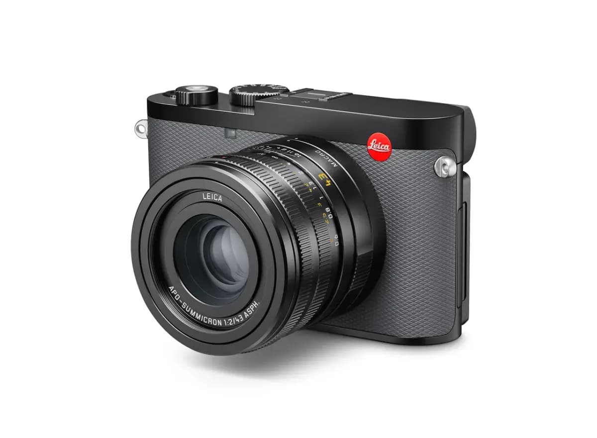 Leica Q3 43 [Full-frame BSI-CMOS-Sensor with Triple Resolution Technology (60MP / 36MP / 18MP), APO-Summicron 43 f/2 ASPH. fixed lens with integrated macro mode, Digital zoom from 