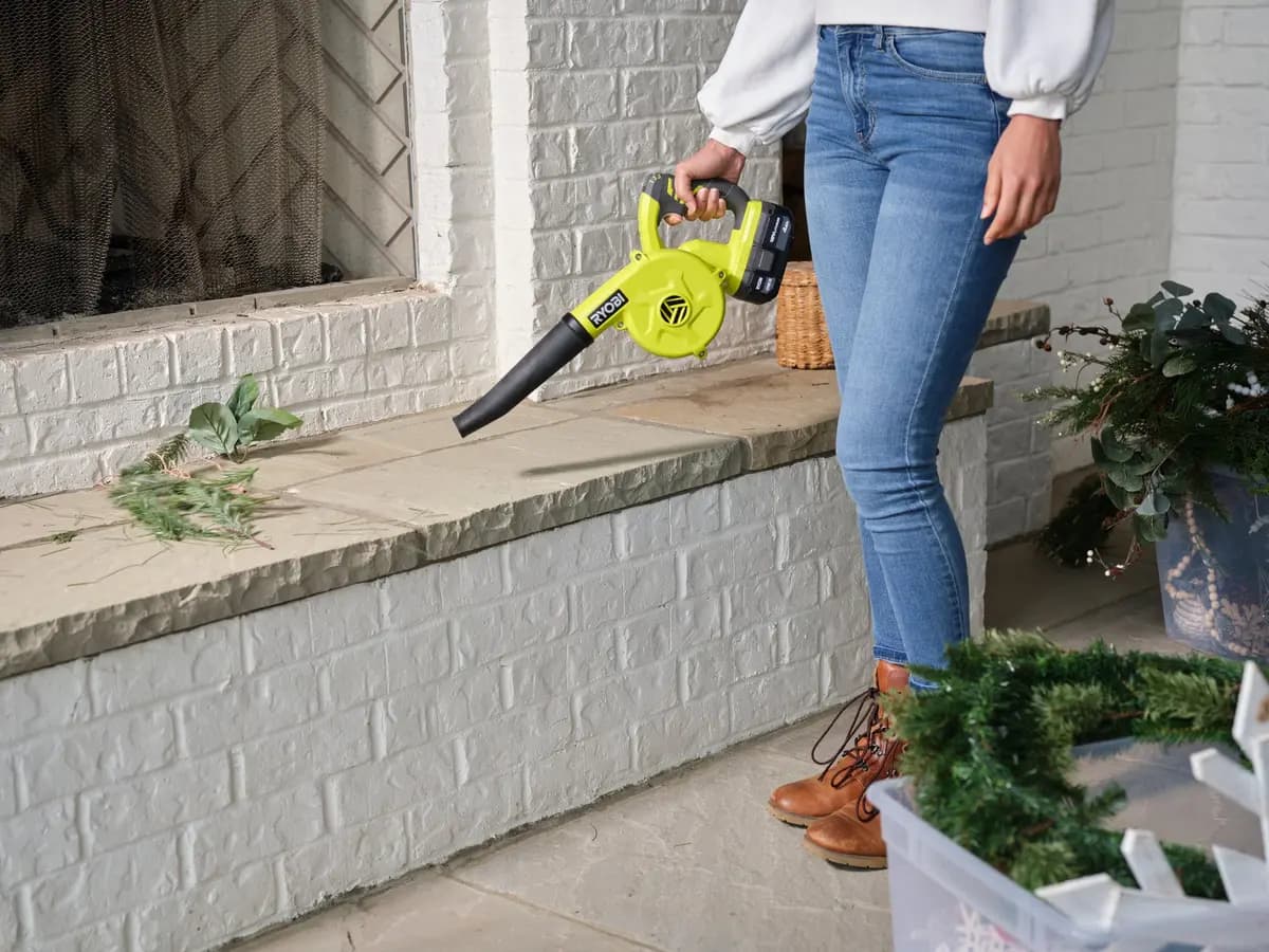 RYOBI 18V ONE+ Workshop Blower Kit [Product Depth (in.) 19.75", Power Tool Features Variable Speed, Product Weight (lb.) 2.5]