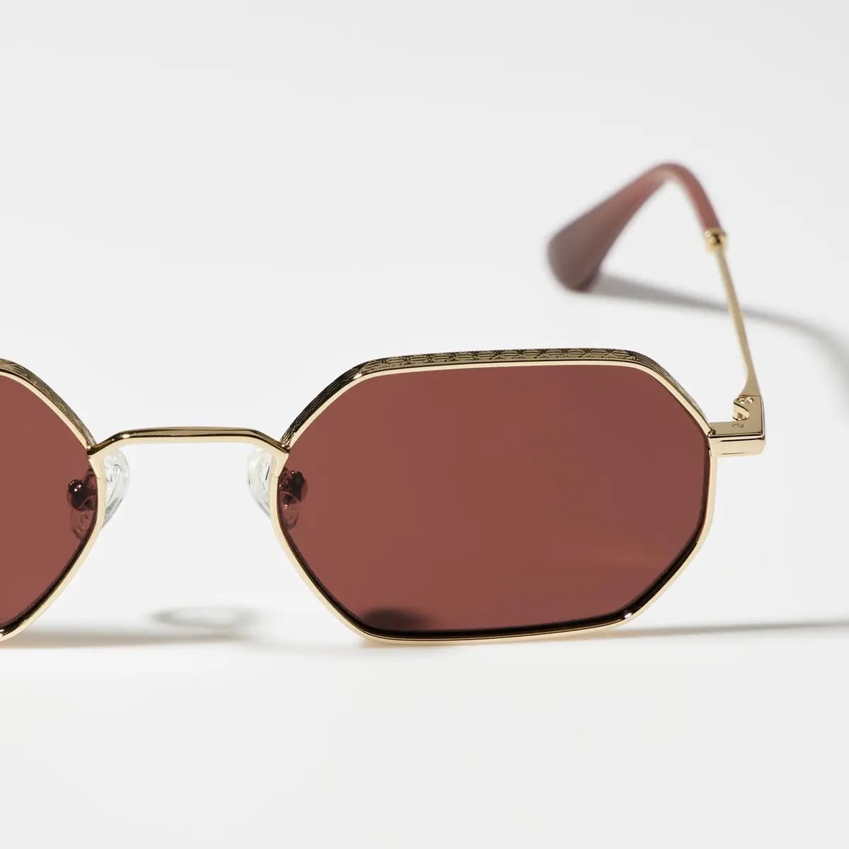 Uniqlo Metal Hexagon Sunglasses Dark Brown [Imported, UV400 lenses block approximately 99% of UV rays., Patterned metal frames with an elegant finish.]
