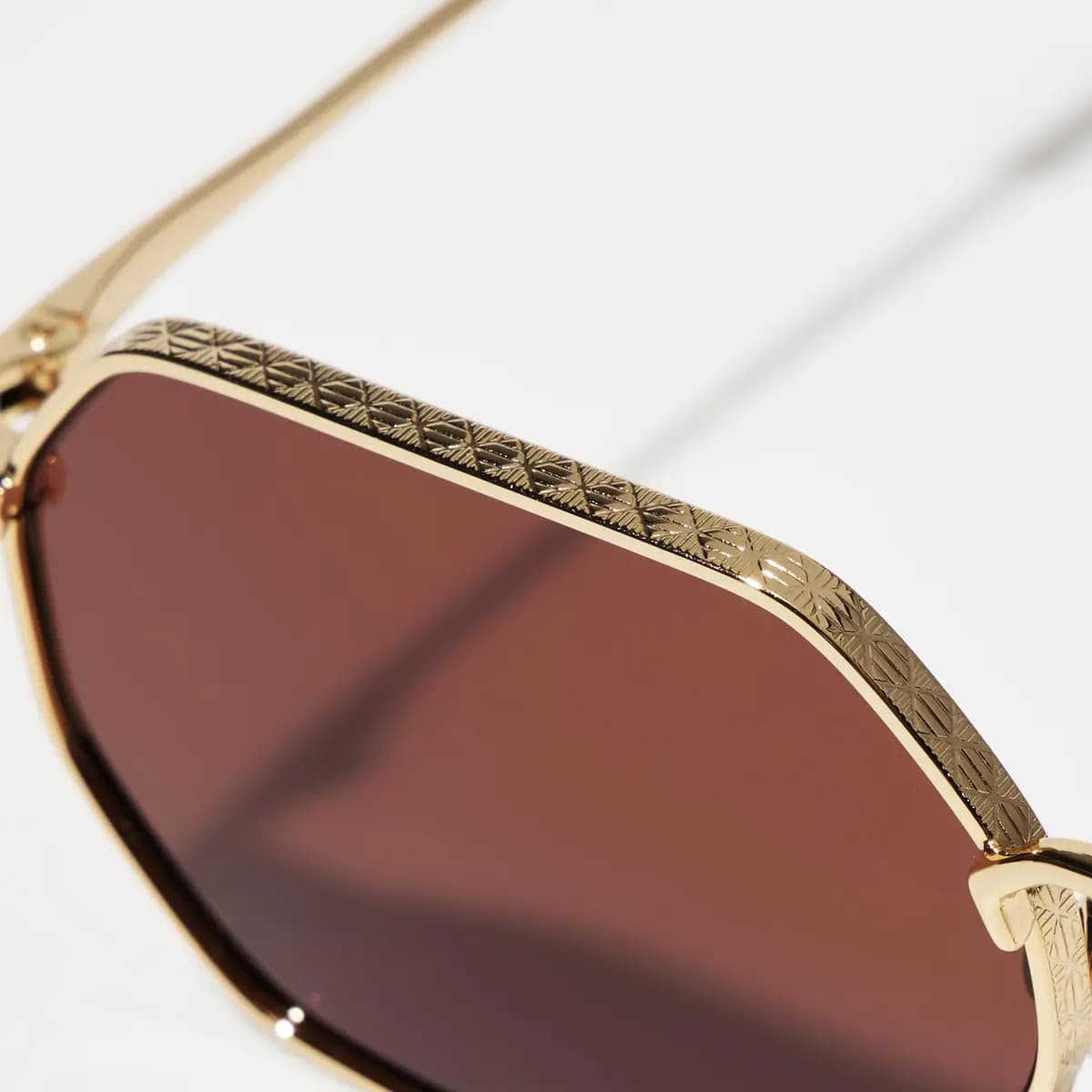 Uniqlo Metal Hexagon Sunglasses Dark Brown [Imported, UV400 lenses block approximately 99% of UV rays., Patterned metal frames with an elegant finish.]