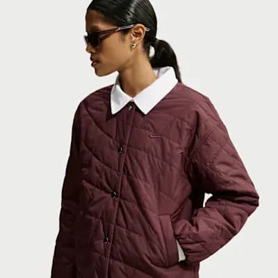 Nike Sportswear Women's Therma-FIT Quilted Barn Jacket Mystic Dates/Mystic Dates [Mystic Dates/Mystic Dates, Loose fit, hip-length barn jacket, Water-repellent ripstop fabric]