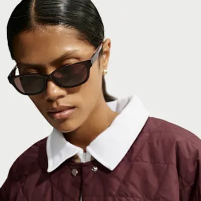 Nike Sportswear Women's Therma-FIT Quilted Barn Jacket Mystic Dates/Mystic Dates [Mystic Dates/Mystic Dates, Loose fit, hip-length barn jacket, Water-repellent ripstop fabric]