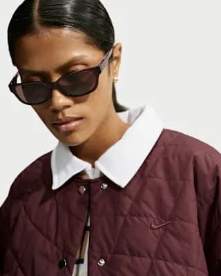 Nike Sportswear Women's Therma-FIT Quilted Barn Jacket Mystic Dates/Mystic Dates [Mystic Dates/Mystic Dates, Loose fit, hip-length barn jacket, Water-repellent ripstop fabric]