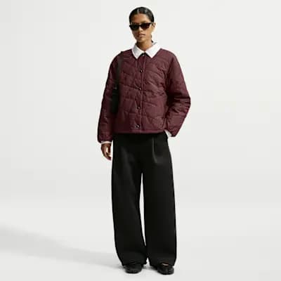 Nike Sportswear Women's Therma-FIT Quilted Barn Jacket Mystic Dates/Mystic Dates [Mystic Dates/Mystic Dates, Loose fit, hip-length barn jacket, Water-repellent ripstop fabric]