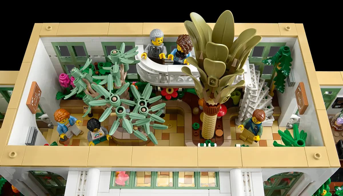 LEGO The Botanical Garden 21353 [3792 pieces, ages 18+, Ideas]