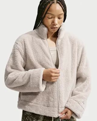 Nike Sportswear Essential Women's High-Pile Fleece Jacket Cream II/Sail [100% polyester, Machine wash, XS (0–2)-XXL (20–22)]