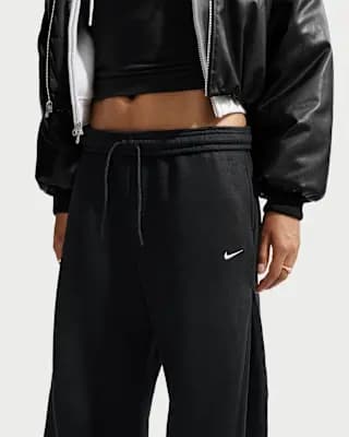 Nike Studio Fleece Medium Weight Women's Loose Pleated Snap Pants Total Black/Sail [Body: 80% Cotton/20% Polyester. Pocket Bags: 100% Cotton., Machine wash, XXS (00)-XXL (20–22)]