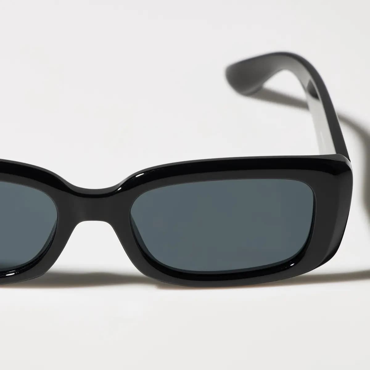 Uniqlo Rectangle Sunglasses Olive [Imported, UV400 lenses block approximately 99% of UV rays., OLIVE]