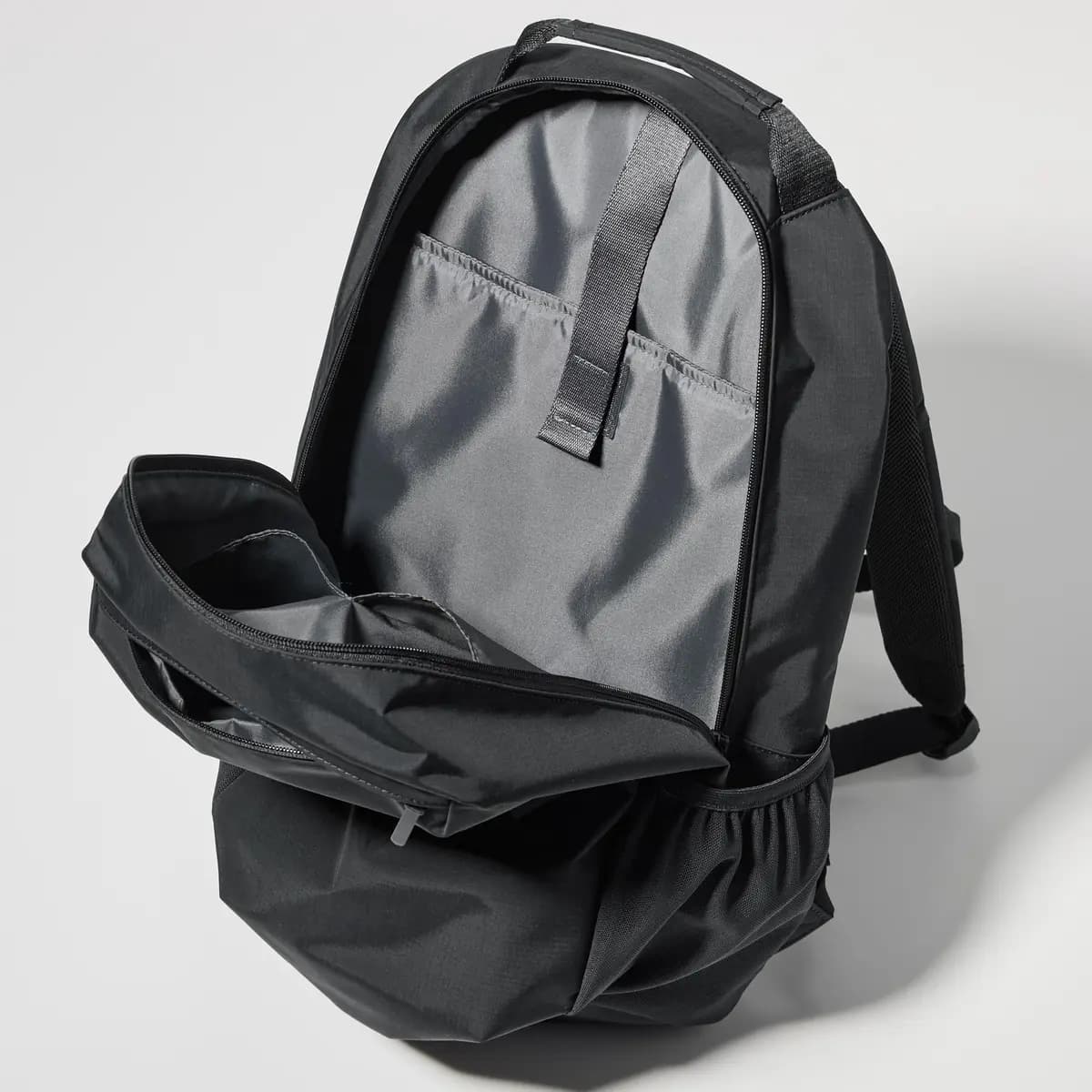 Uniqlo Utility Backpack Black [Imported, Do not wash, Do not dry clean, The front pocket has a key holder.]