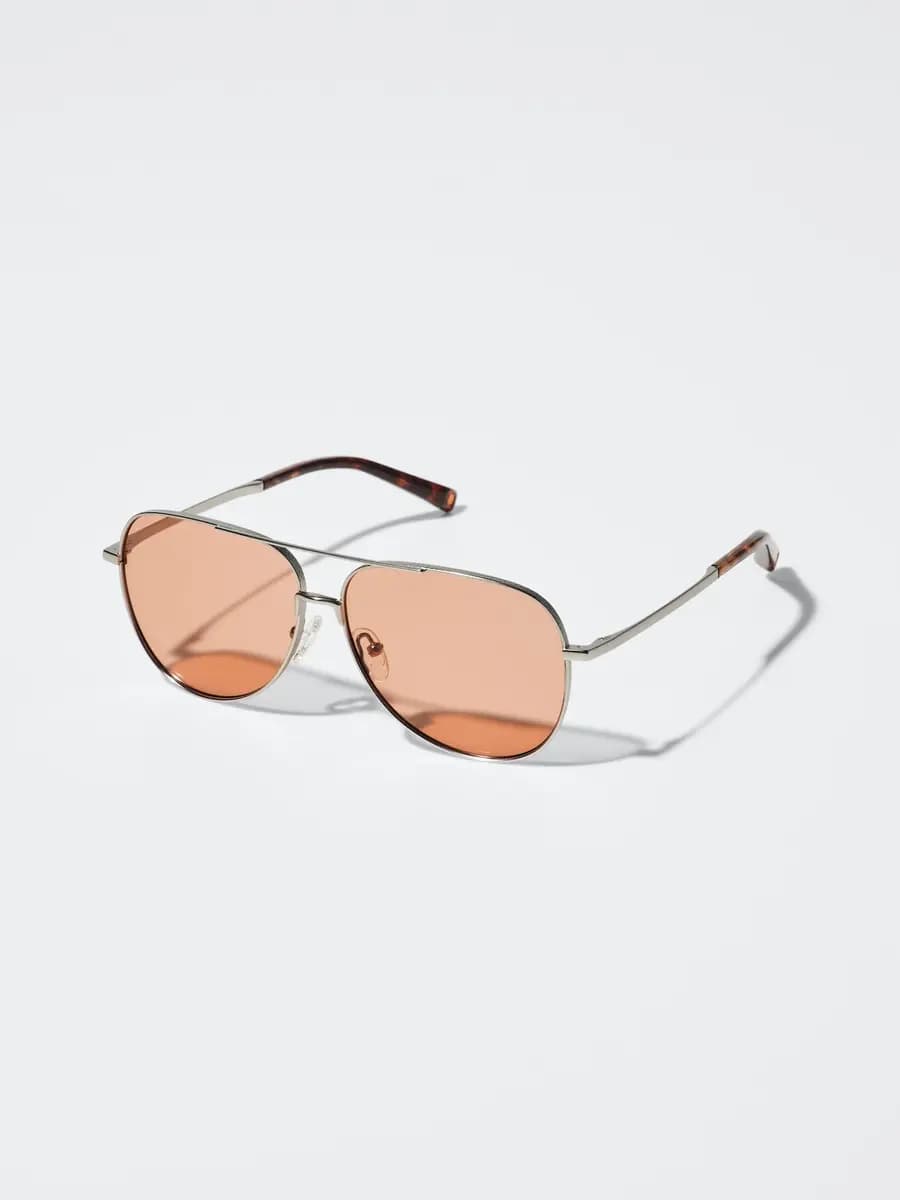 Uniqlo Metal Sunglasses Light Orange [Imported, UV400 lenses block approximately 99% of UV rays., Patterned metal frames with an elegant finish.]