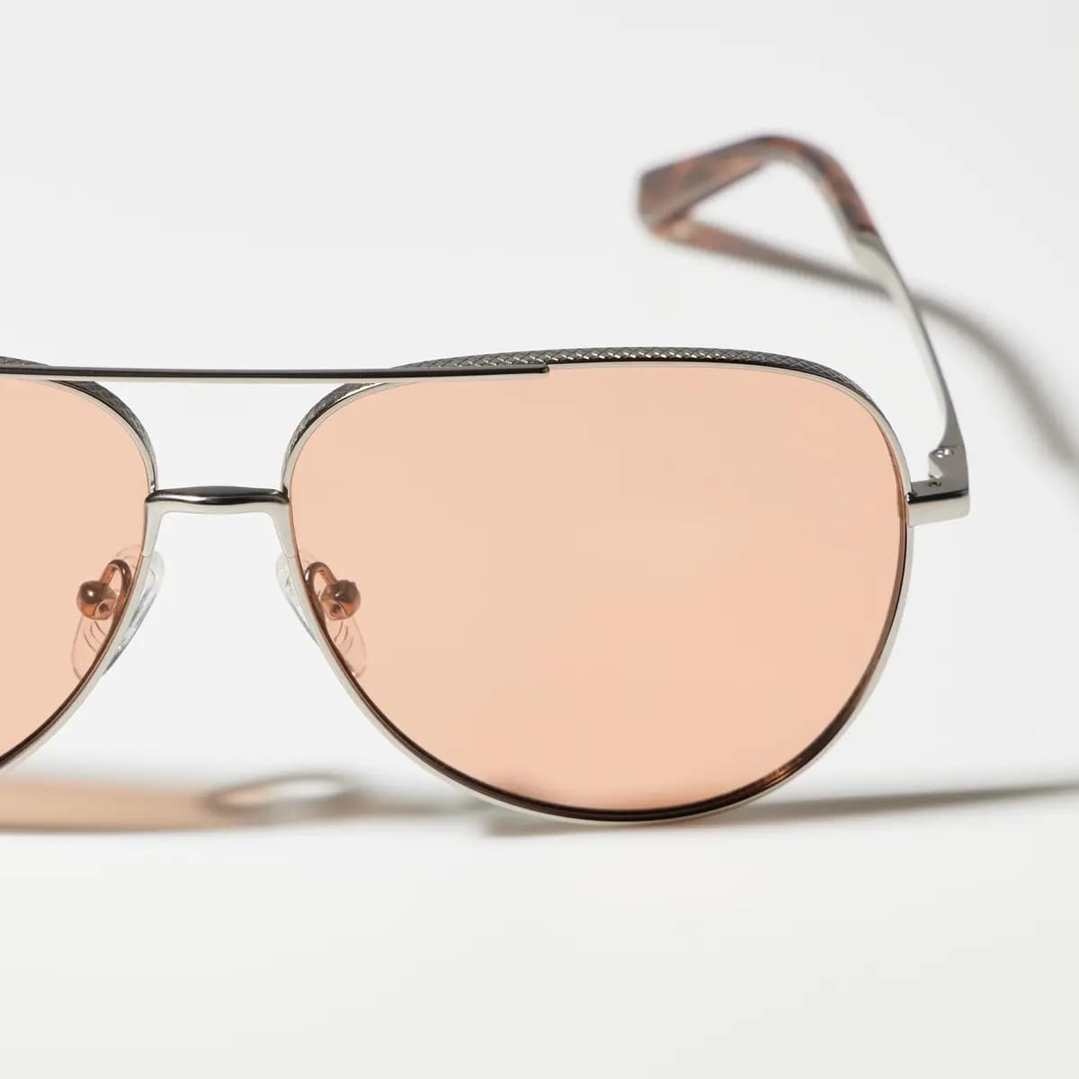 Uniqlo Metal Sunglasses Light Orange [Imported, UV400 lenses block approximately 99% of UV rays., Patterned metal frames with an elegant finish.]