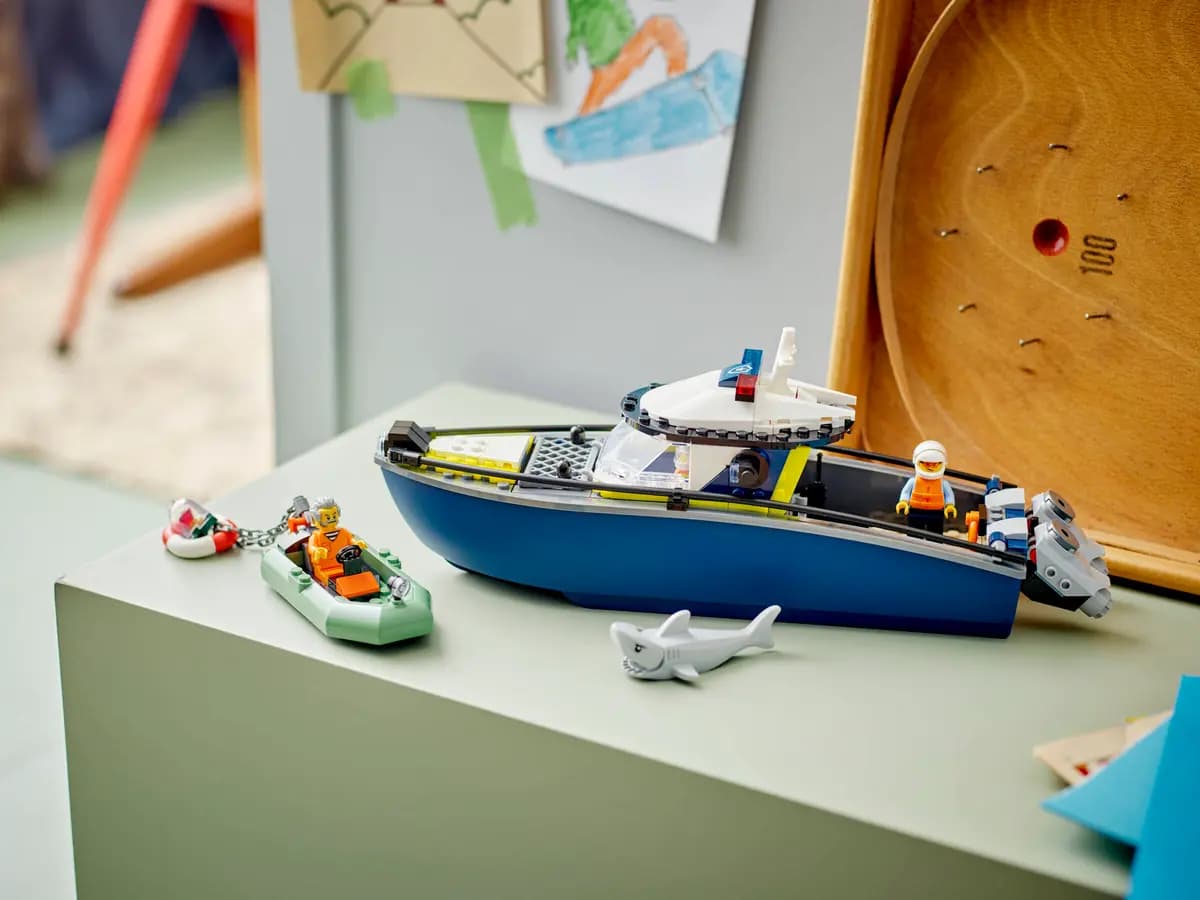 LEGO Police Boat Chase 60456 [264 pieces, ages 6+, City]