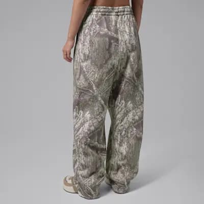 Jordan Brooklyn Fleece Women's Relaxed Wide Leg Realtree Pants White/Bright Citron [White/Bright Citron, Pockets, Elastic waistband with drawcord]