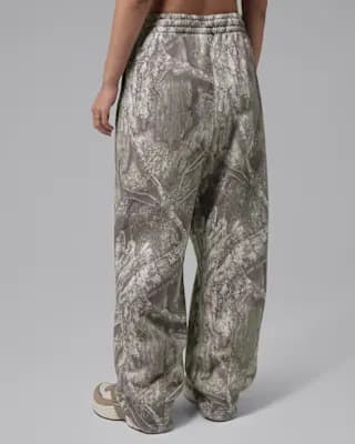 Jordan Brooklyn Fleece Women's Relaxed Wide Leg Realtree Pants White/Bright Citron [White/Bright Citron, Pockets, Elastic waistband with drawcord]