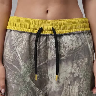 Jordan Brooklyn Fleece Women's Relaxed Wide Leg Realtree Pants White/Bright Citron [White/Bright Citron, Pockets, Elastic waistband with drawcord]