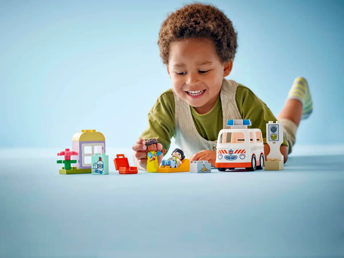 LEGO Ambulance & Driver 10447 [19 pieces, ages 2+, DUPLOÃƒÆ’Ã†â€™ÃƒÂ¢Ã¢â€šÂ¬Ã…Â¡ÃƒÆ’Ã¢â‚¬Å¡Ãƒâ€šÃ‚Â®]