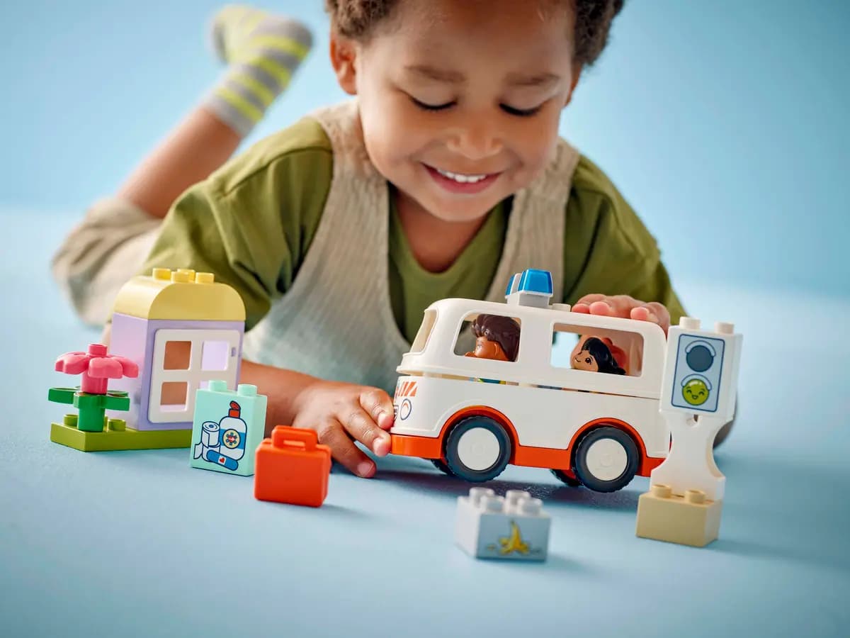 LEGO Ambulance & Driver 10447 [19 pieces, ages 2+, DUPLOÃƒÆ’Ã†â€™ÃƒÂ¢Ã¢â€šÂ¬Ã…Â¡ÃƒÆ’Ã¢â‚¬Å¡Ãƒâ€šÃ‚Â®]
