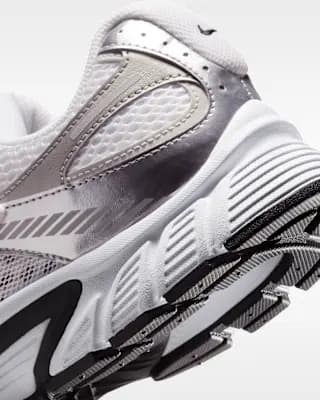 Nike V5 RNR Men's Shoes White/Vast Grey/College Grey/Black [White/Vast Grey/College Grey/Black, M 6 / W 7.5, M 6.5 / W 8, M 7 / W 8.5, M 7.5 / W 9, M 8 / W, 3D Swoosh logo]
