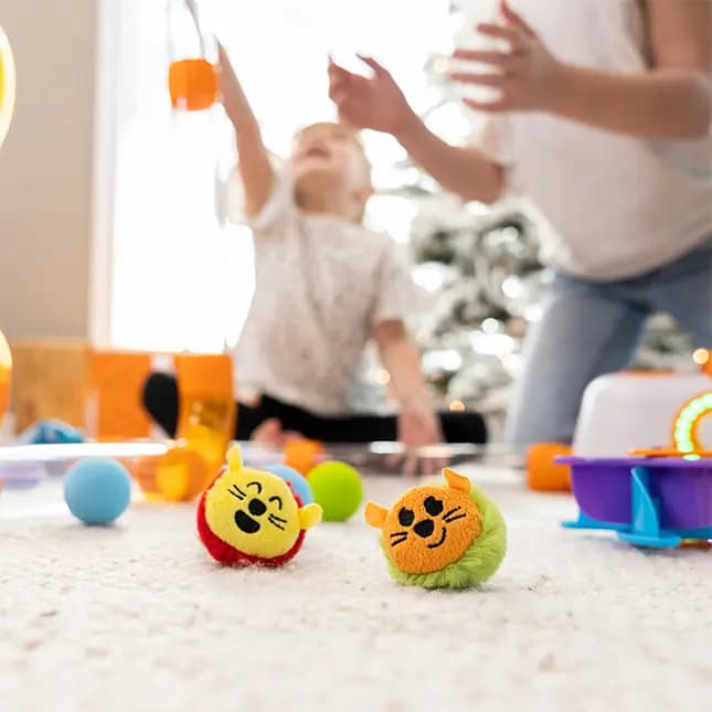 Fat Brain Toys Air Toobz Toobzters 5 Fluffy Furballs to Launch through Any Air Toobz Contraptions, Ages 3 and Up [Set of 5 fluffy furballs to launch through your Air Toobz contrapt