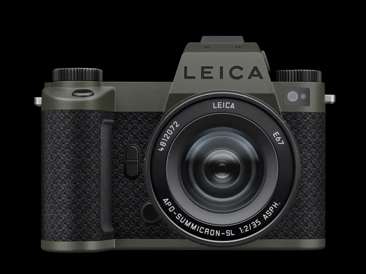 Leica SL3 Reporter [Matte olive-green finish, Robust aramid trim, Full-frame BSI CMOS Sensor with Triple Resolution Technology (60MP / 36MP / 18MP)]