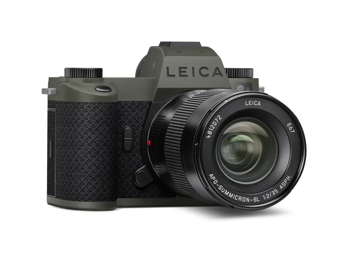 Leica SL3 Reporter [Matte olive-green finish, Robust aramid trim, Full-frame BSI CMOS Sensor with Triple Resolution Technology (60MP / 36MP / 18MP)]