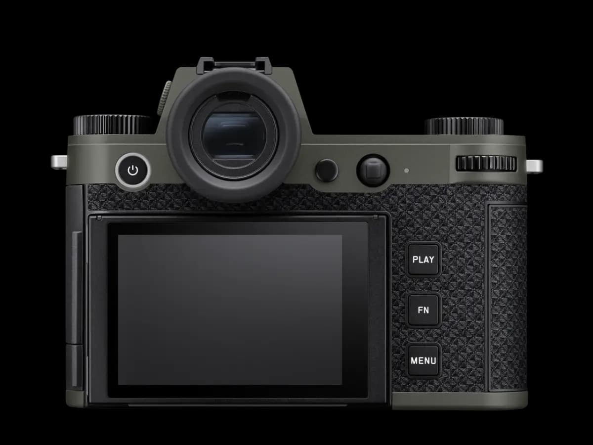 Leica SL3 Reporter [Matte olive-green finish, Robust aramid trim, Full-frame BSI CMOS Sensor with Triple Resolution Technology (60MP / 36MP / 18MP)]