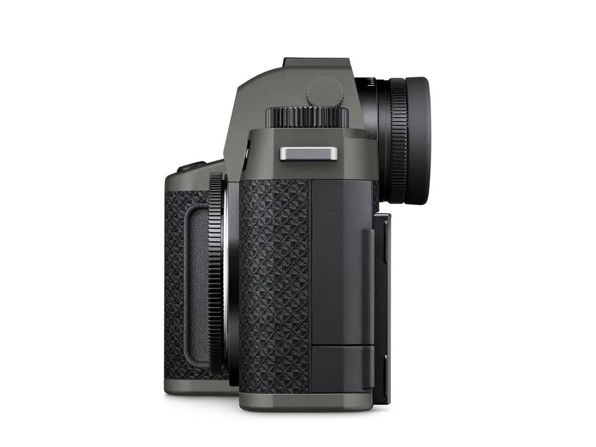 Leica SL3 Reporter [Matte olive-green finish, Robust aramid trim, Full-frame BSI CMOS Sensor with Triple Resolution Technology (60MP / 36MP / 18MP)]