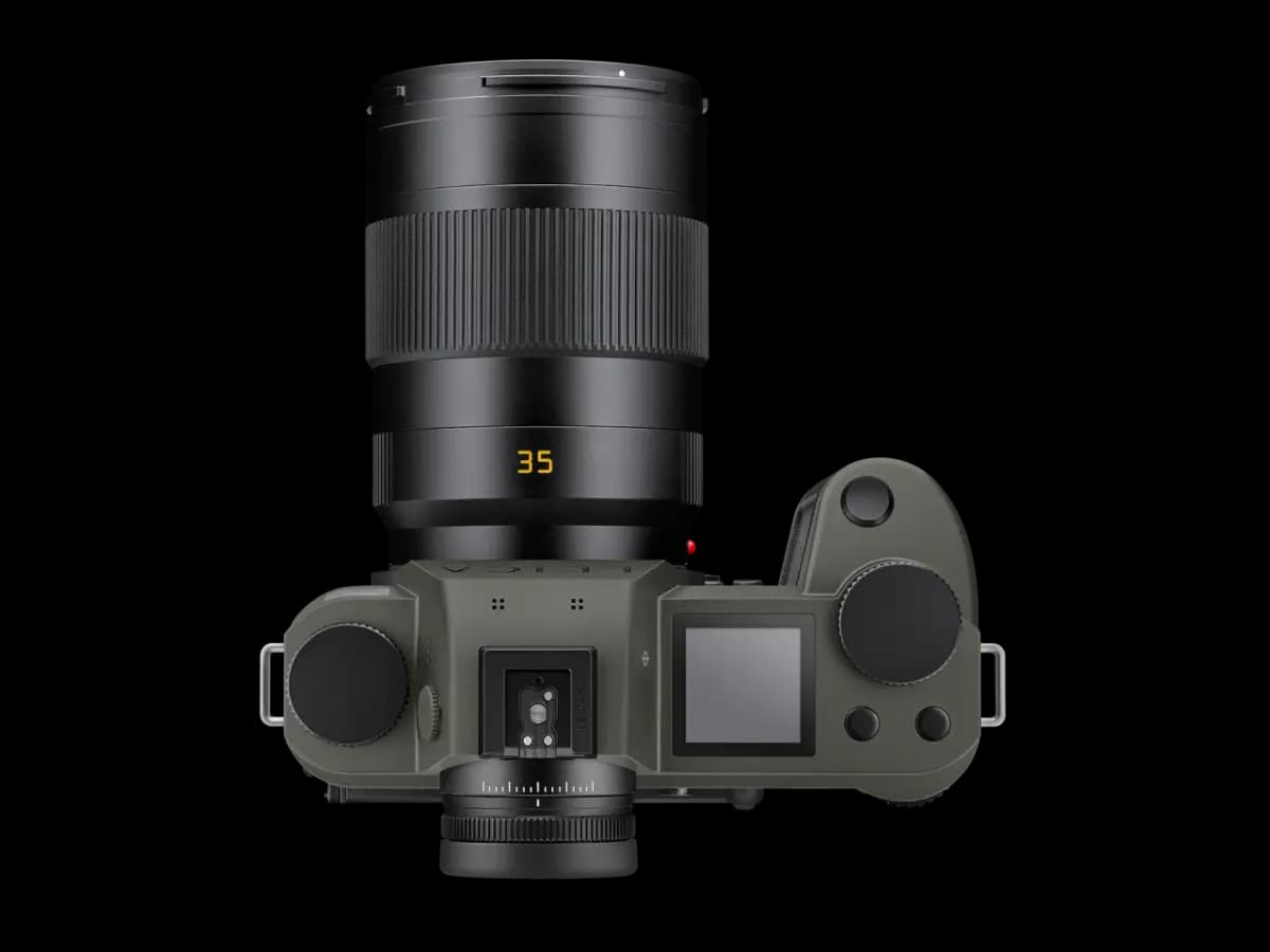 Leica SL3 Reporter [Matte olive-green finish, Robust aramid trim, Full-frame BSI CMOS Sensor with Triple Resolution Technology (60MP / 36MP / 18MP)]