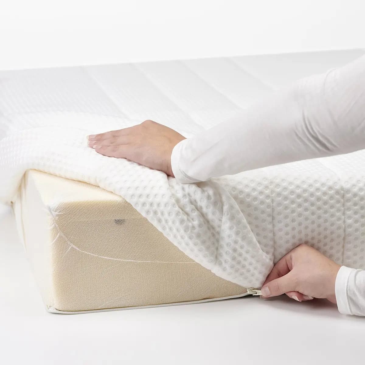 IKEA ÅSBYGDA Foam mattress, firm/white [Width 38 1/4 ", Length 74 3/8 ", Thickness 6 1/4 "]