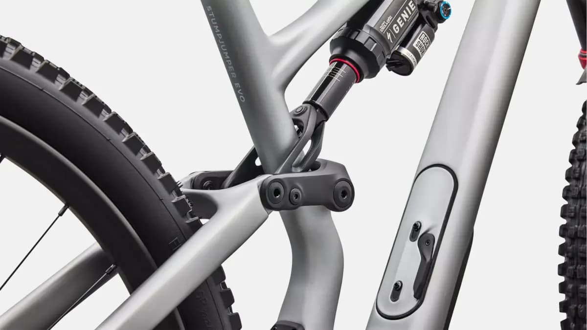 Specialized Stumpjumper 15 EVO Pro [FACT 11m carbon chassis and rear-end, Trail Geometry, SWATÃ¢â€žÂ¢ Door integration, head tube angle adjustment, threaded BB, internal brake and 