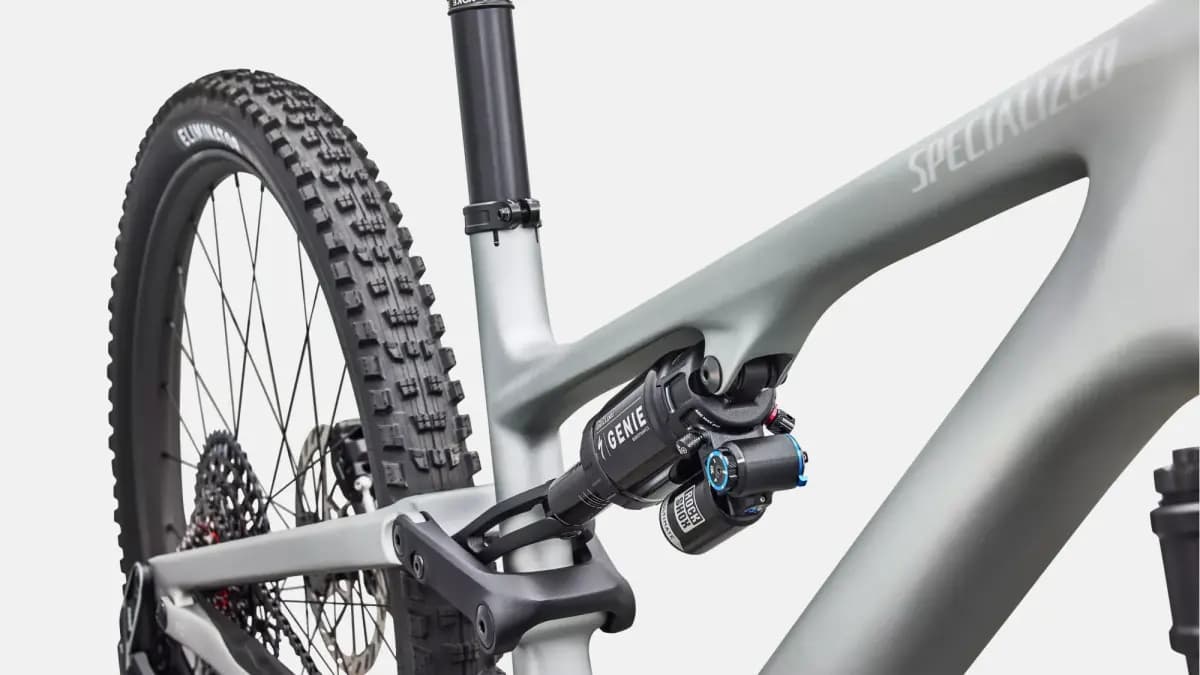 Specialized Stumpjumper 15 EVO Pro [FACT 11m carbon chassis and rear-end, Trail Geometry, SWATÃ¢â€žÂ¢ Door integration, head tube angle adjustment, threaded BB, internal brake and 