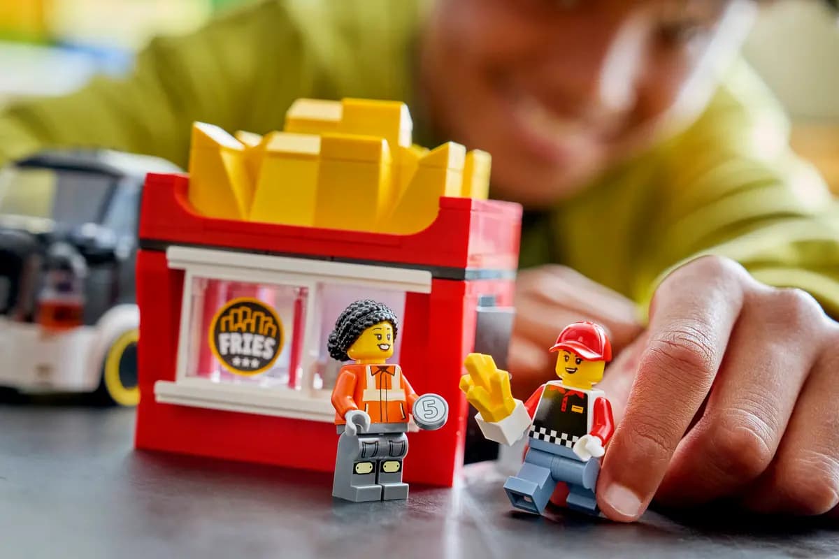 LEGO Fries Food Truck 60488 [216 pieces, ages 5+, City]
