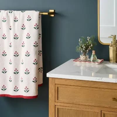 Threshold Holly Christmas Bath Towel Ivory - Thresholdâ„¢ [100% Cotton, Midweight (450-550 GSM), HOHENSTEIN HTTI]