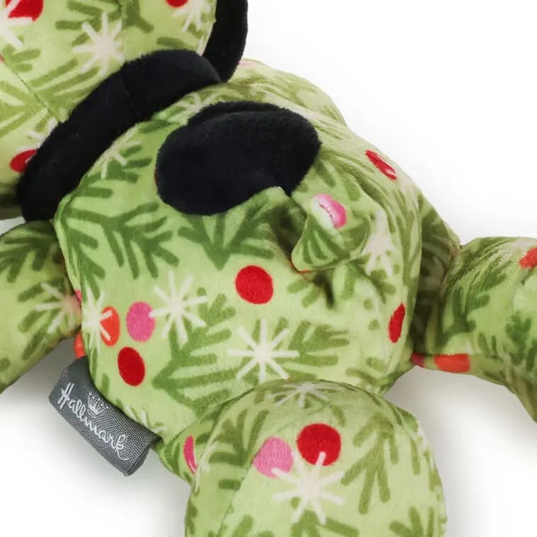 Peanuts Snoopy Evergreen Floppy Plush, 11" [6'' W x 4'' H x 11'' L, Plush fabric with polyester filling, To clean, wipe with damp cloth., 1XKT9025]