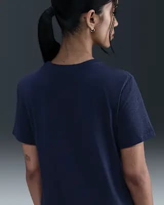 Nike Sportswear Club Essentials Women's T-Shirt Midnight Navy/Sail [50-100% cotton/0-50% polyester, Machine wash, XS (0–2)-XXL (20–22)]