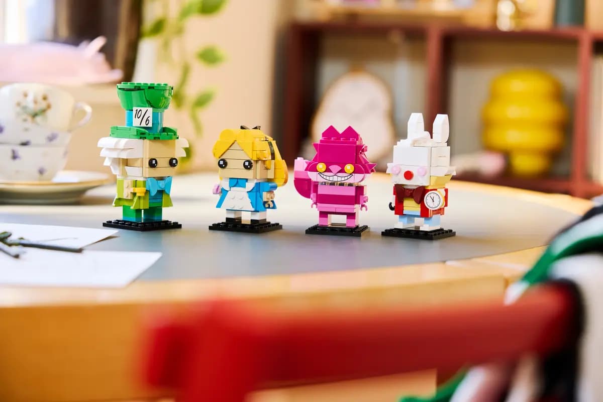 LEGO Alice in Wonderland 40925 [601 pieces, ages 10+, BrickHeadz]