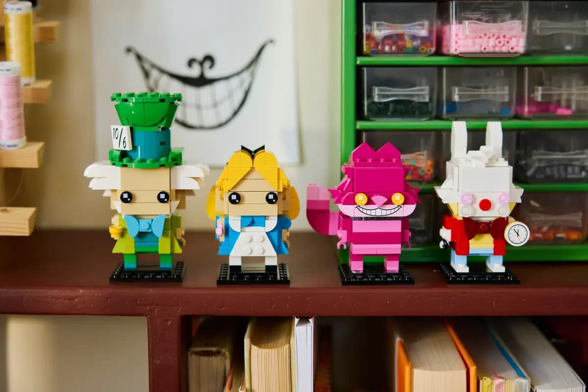 LEGO Alice in Wonderland 40925 [601 pieces, ages 10+, BrickHeadz]