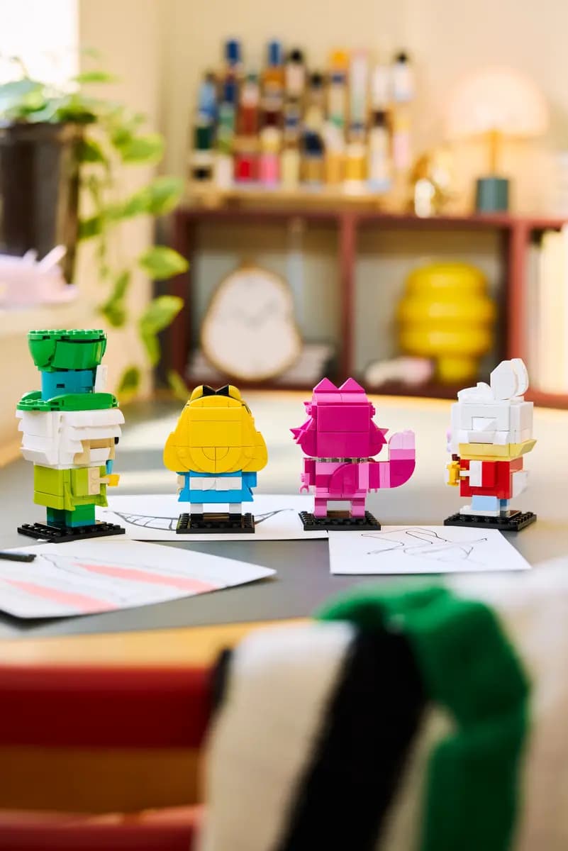 LEGO Alice in Wonderland 40925 [601 pieces, ages 10+, BrickHeadz]