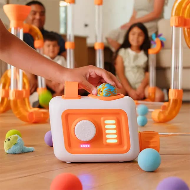 Fat Brain Toys Air Toobz Giggle Balls Noise-Maker Balls for the Air Toobz Play System, Ages 3 and Up [Set of 6 foam Air Toobz balls with horns built into the middle, Encourages cre
