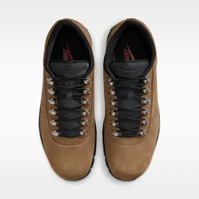 Nike Air Max Goadome Low SP Men's Boots Taupe/Black/University Red [Taupe/Black/University Red, Leather upper keeps it durable and breathable., IU5915-200]