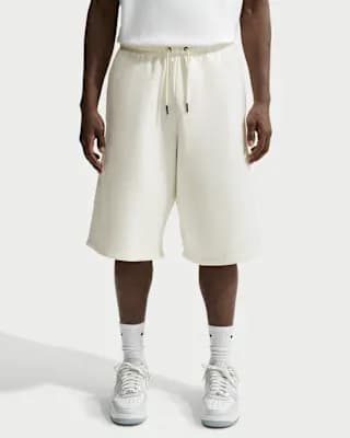 Nike Standard Issue Men's Therma-FIT 14" Fleece Basketball Shorts Sail/Black [Sail/Black, 14" inseam, Loose fit]