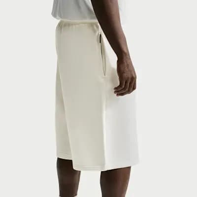 Nike Standard Issue Men's Therma-FIT 14" Fleece Basketball Shorts Sail/Black [Sail/Black, 14" inseam, Loose fit]