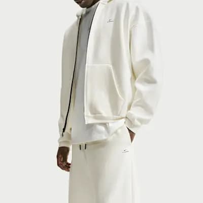 Nike Standard Issue Men's Therma-FIT 14" Fleece Basketball Shorts Sail/Black [Sail/Black, 14" inseam, Loose fit]