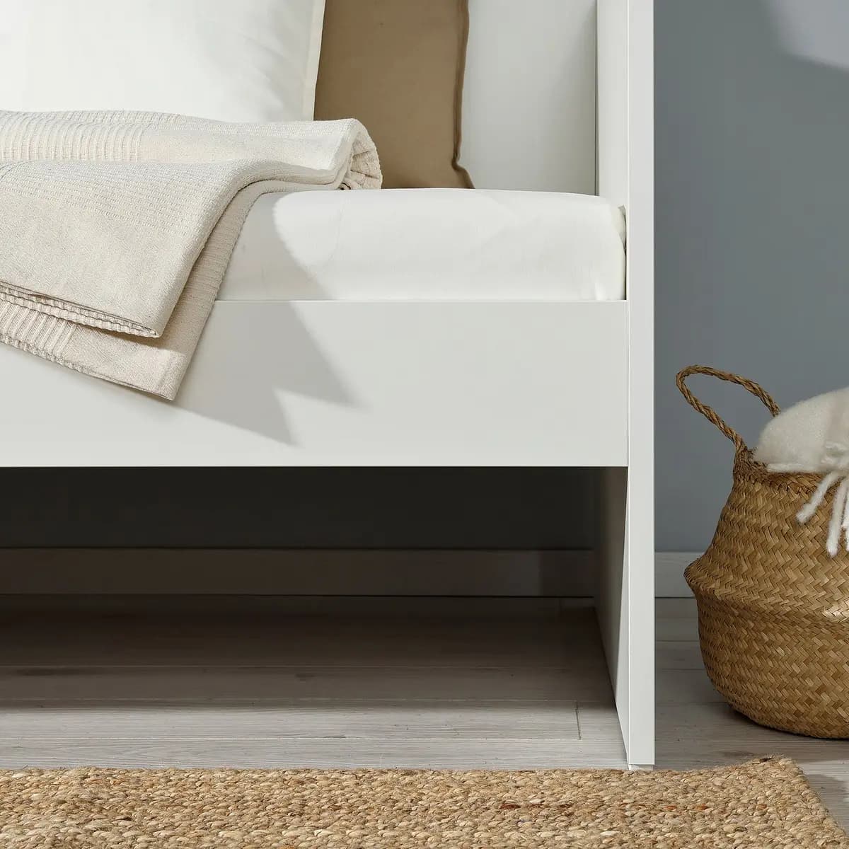 IKEA VIHALS Daybed frame, white [Width 40 1/2 ", Height 29 1/2 ", Length 77 1/8 "]