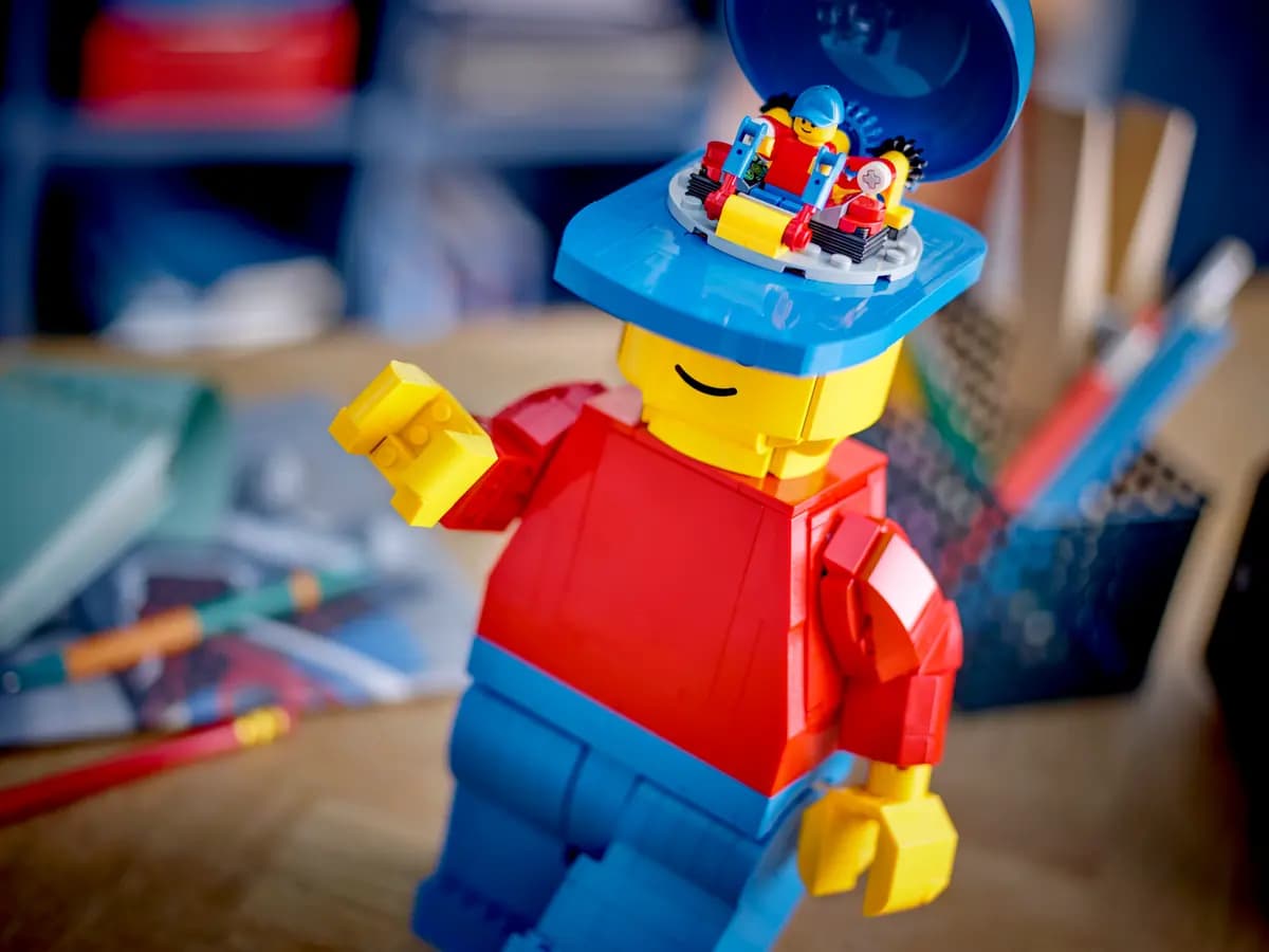 LEGO Up-Scaled LEGOÃƒÆ’Ã†â€™ÃƒÂ¢Ã¢â€šÂ¬Ã…Â¡ÃƒÆ’Ã¢â‚¬Å¡Ãƒâ€šÃ‚Â® Minifigure 40649 [654 pieces, ages 10+, Minifigures]