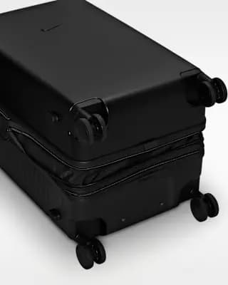Nike Medium Checked Luggage 26" Hardshell (96L) Black/Black/Black [Body: 100% polycarbonate. Lining: 100% polyester., Spot clean, ONE SIZE]