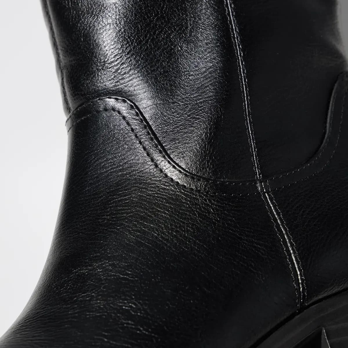 Uniqlo Boots Black [Imported, Do not wash, Do not dry clean, Soft lining provides A comfortable fit.]