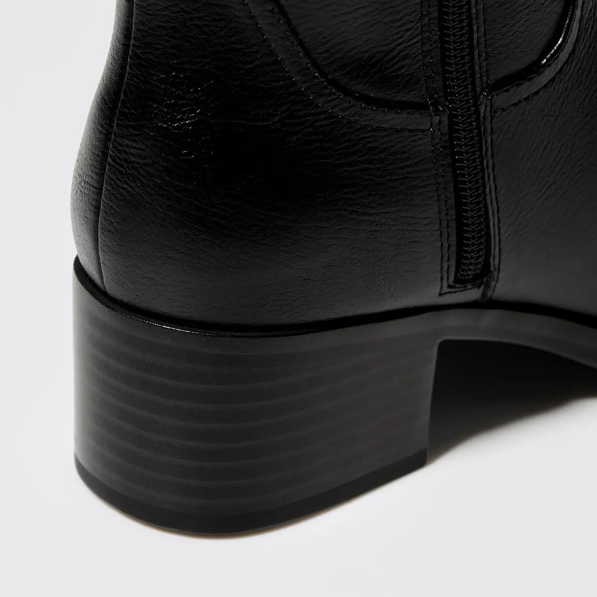 Uniqlo Boots Black [Imported, Do not wash, Do not dry clean, Soft lining provides A comfortable fit.]